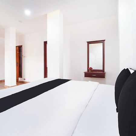 Super Townhouse City Center Ernakulam Kochi Bagian luar foto