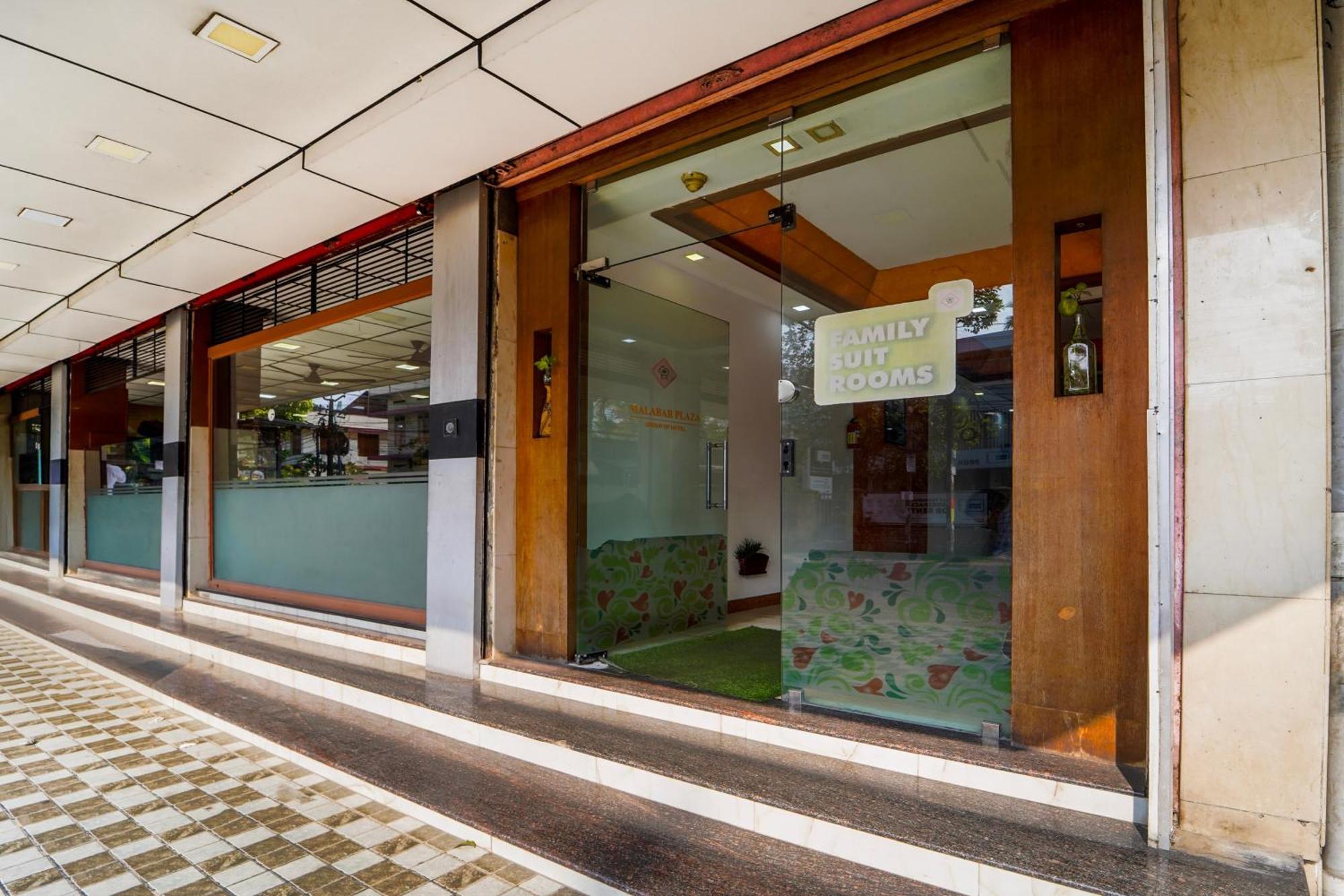 Super Townhouse City Center Ernakulam Kochi Bagian luar foto