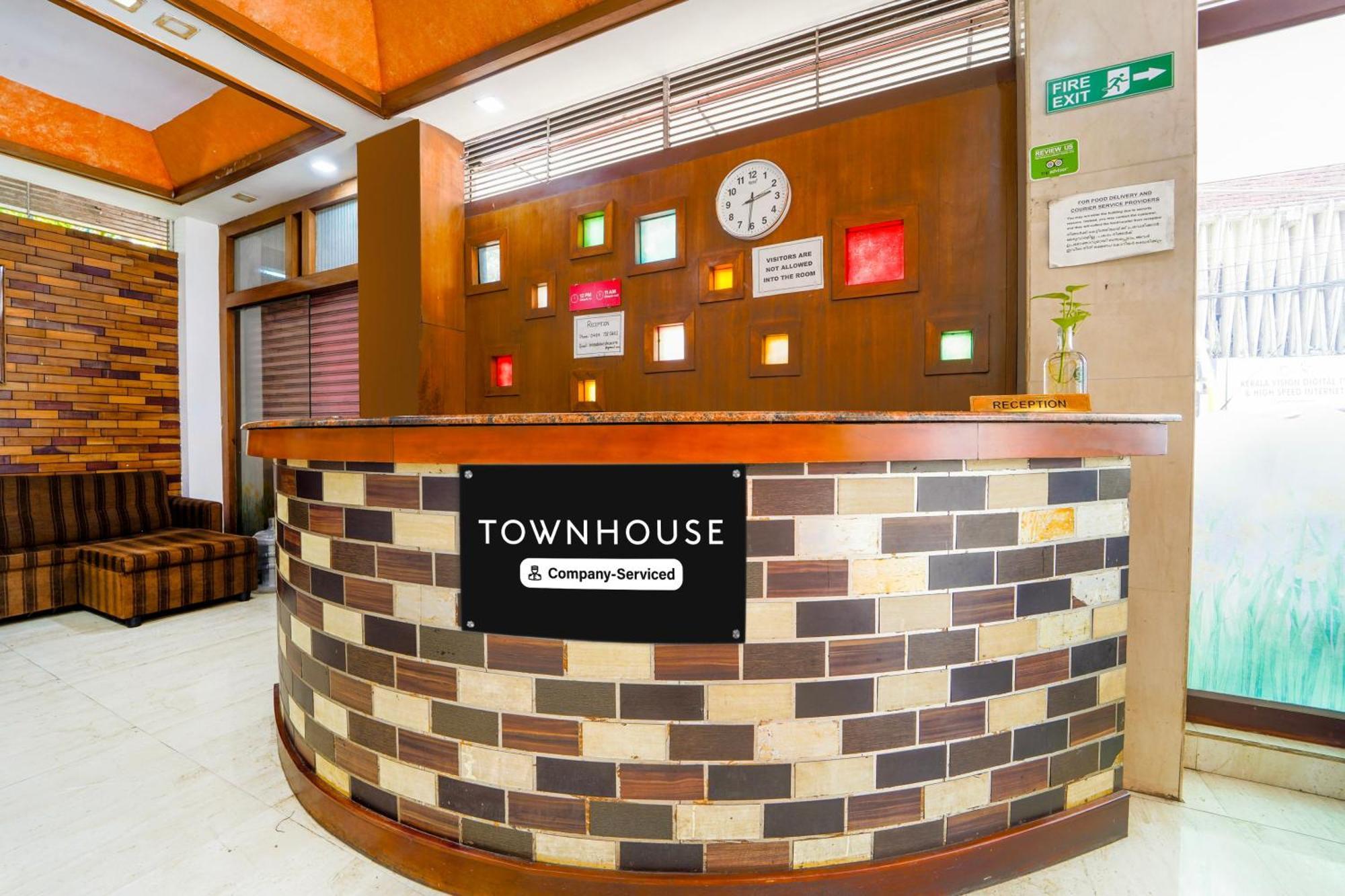 Super Townhouse City Center Ernakulam Kochi Bagian luar foto