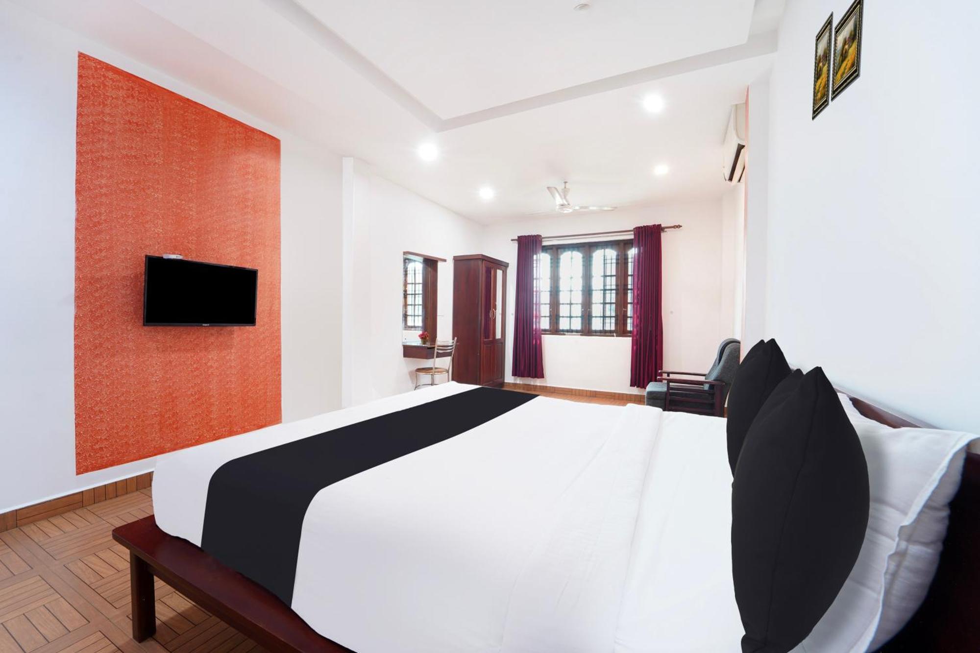 Super Townhouse City Center Ernakulam Kochi Bagian luar foto